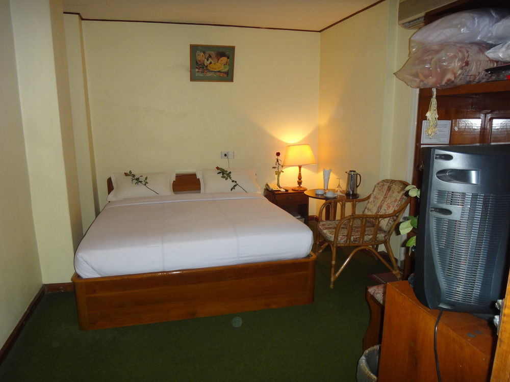 Chit Sayar Hotel Rangun Kültér fotó